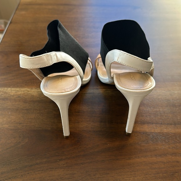 BCBGeneration Sandals size 6 1/2 - Picture 2 of 4